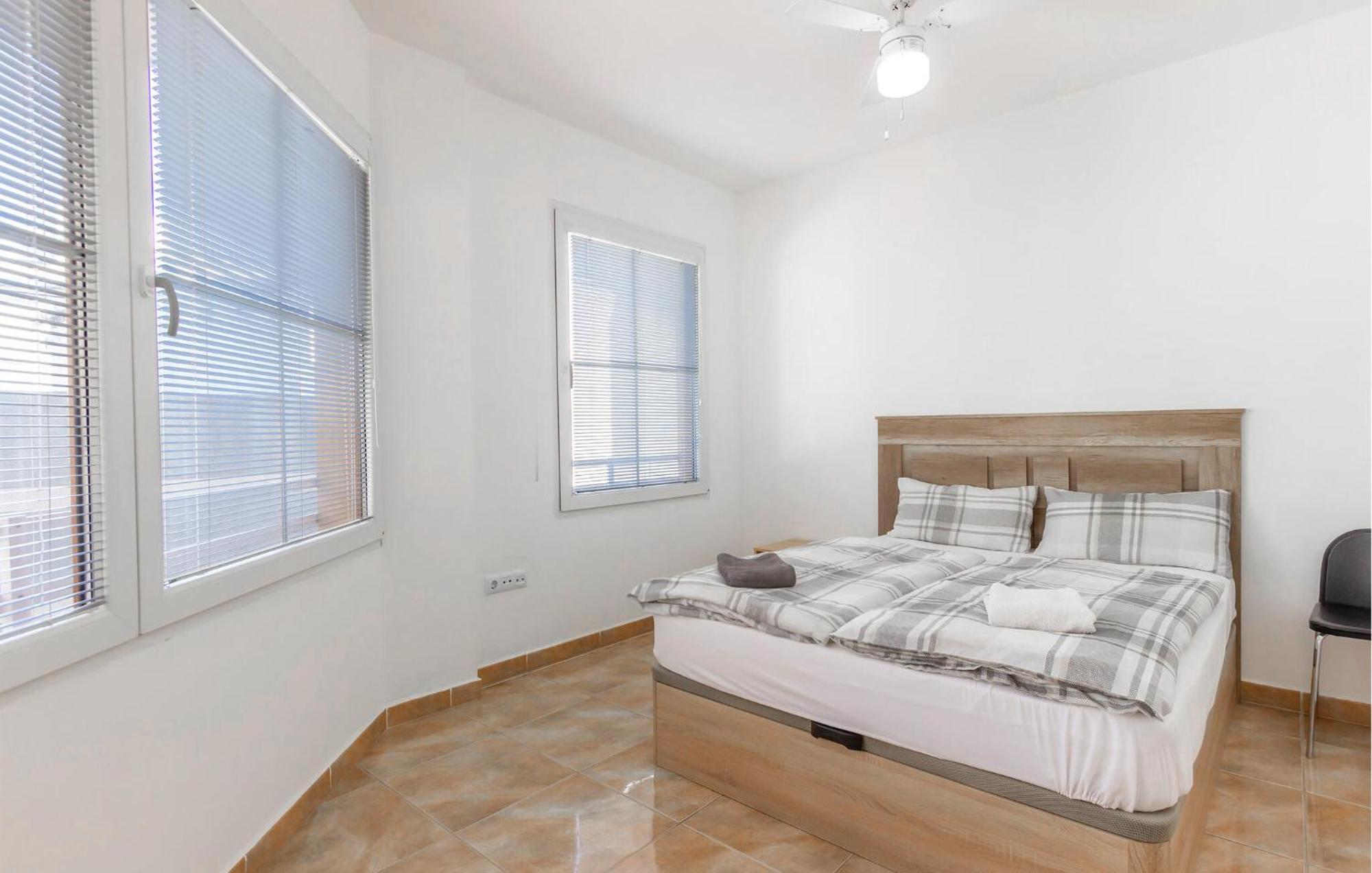 Amazing Apartment In Санта Пола Екстериор снимка
