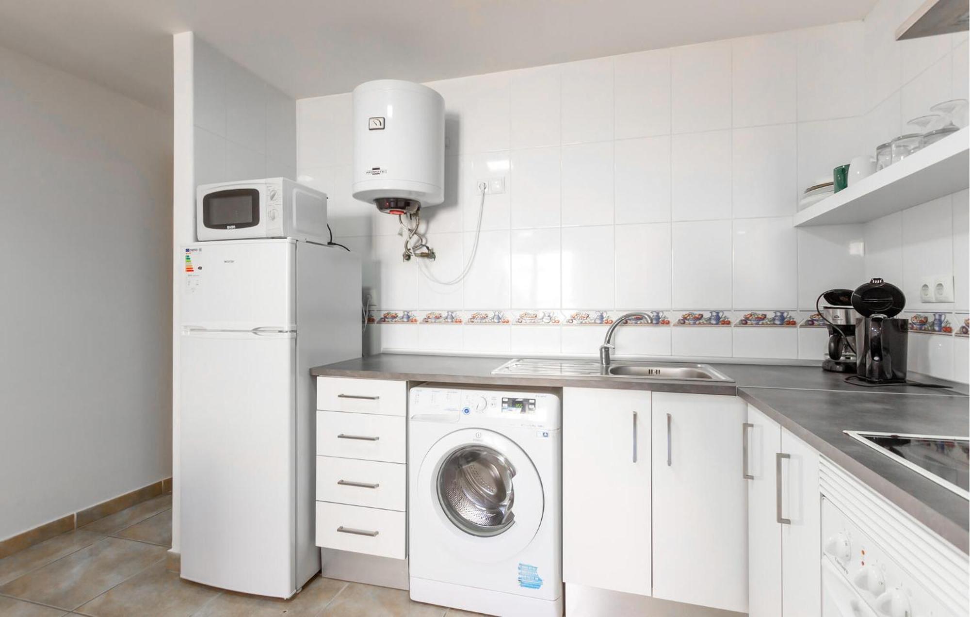 Amazing Apartment In Санта Пола Екстериор снимка